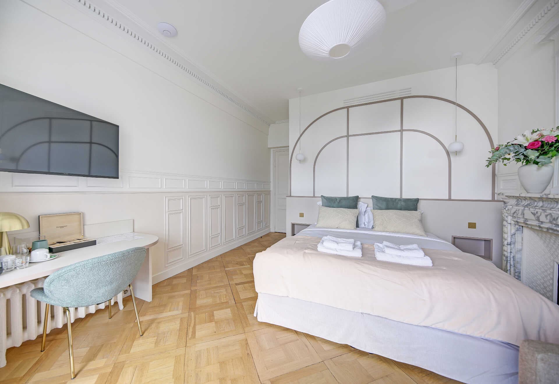 Art Deco bedroom detail